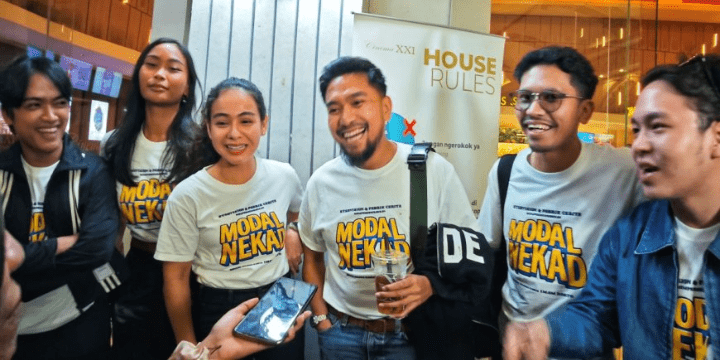 Respon Kritikus dan Fenomena di Box Office